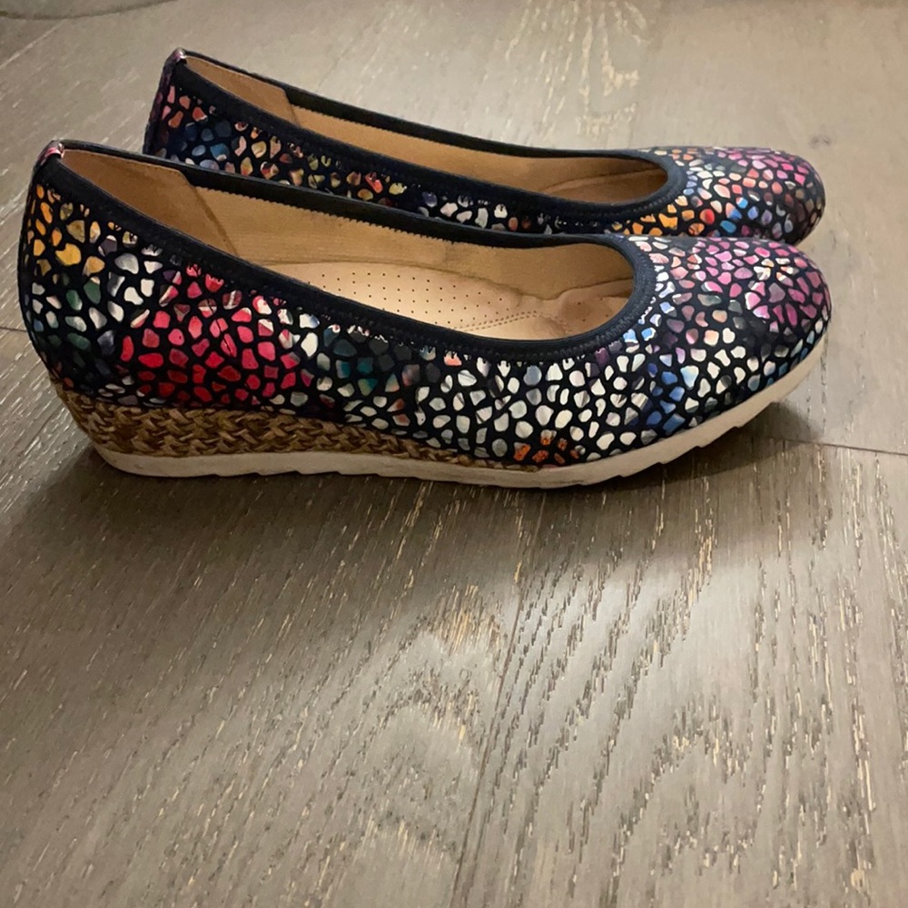 Gabor Patterned wedge shoe. Sizing is 4 1/2 UK but converts to size 7 US.